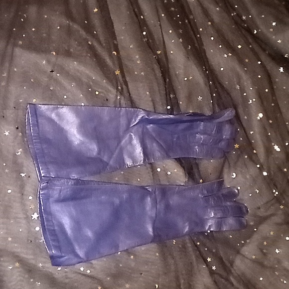 Gloves - Picture 3 of 4